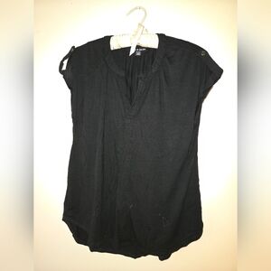 Cable & Gauge Black Short Sleeve V-Neck Button-Tab Tunic